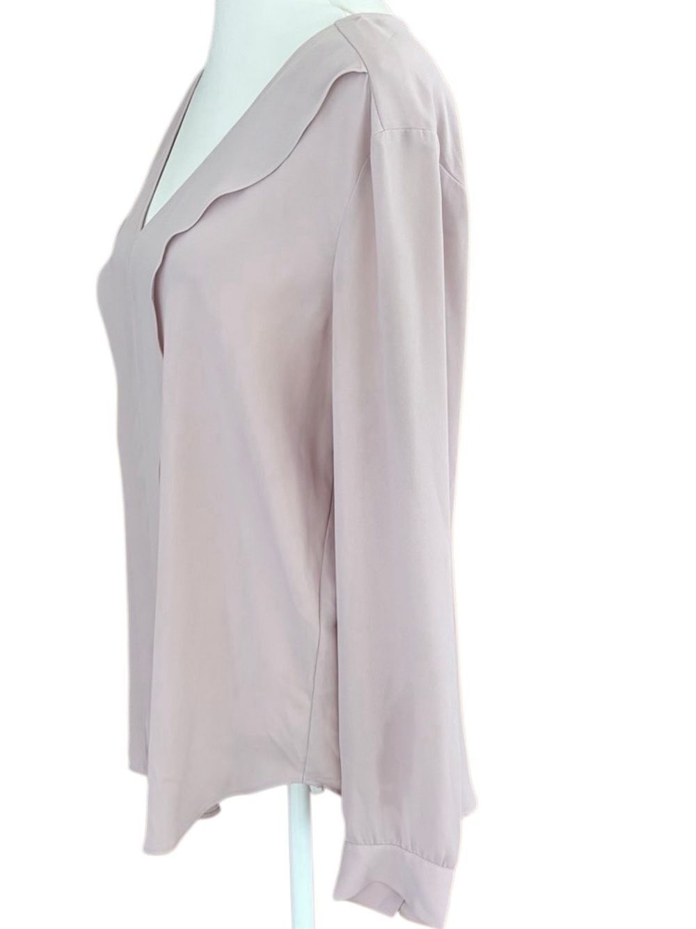 Ann Taylor Lilac V-Neck Long Sleeve Blouse size L. - Picture 4 of 6